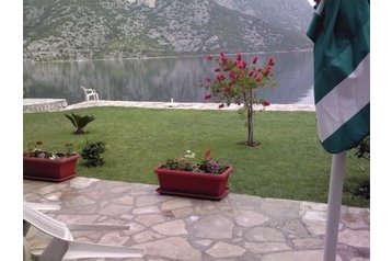 Muntenegru Privát Risan, Exteriorul